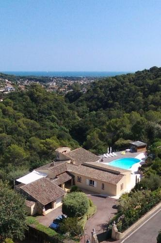 Grande Villa proche Sophia avec magnifique vue mer