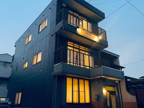 Το κτήριο όπου στεγάζεται  η παραθεριστική κατοικία