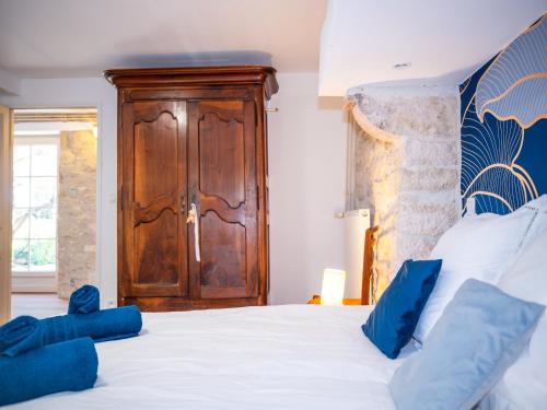 Ein Bett oder Betten in einem Zimmer der Unterkunft Mas d'Orban - Piscine - Salle de jeux - Grand parc
