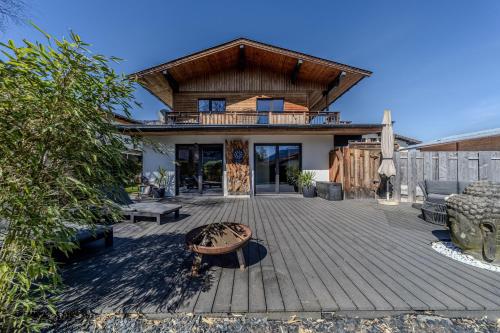 Casa con terraza de madera y casa en Palima28, en Sankt Johann in Tirol