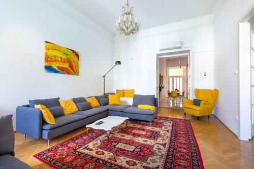 Museum Avenue 2-BR Residence