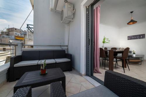 3BA next to metro and Athens city center with view
