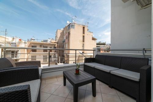 3BA next to metro and Athens city center with view