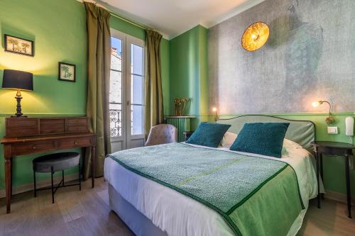 Un ou plusieurs lits dans un hébergement de l'établissement Hotel du Palais