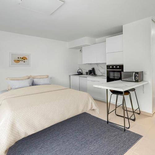 Studio moderne avec terrasse privée et parking