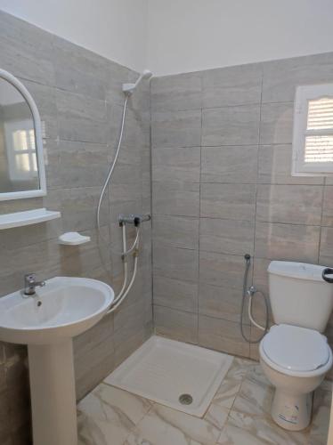 a bathroom with a toilet and a sink at Résidence SUN SHINE DJERBA in Midoun