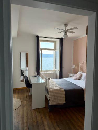 Ein Bett oder Betten in einem Zimmer der Unterkunft Albergo Gargnano