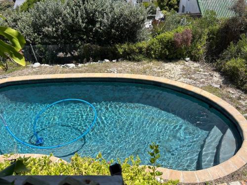 Πισίνα στο ή κοντά στο The Hill Top Lodge, 2 Bedroom House