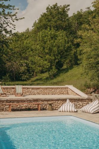 Maison proche de Paris, La Source