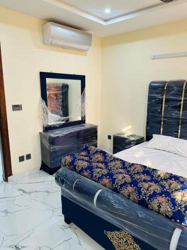Postel nebo postele na pokoji v ubytování Cozy 2 bed apartment