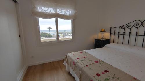 Postel nebo postele na pokoji v ubytování Precioso apartamento frente a la playa