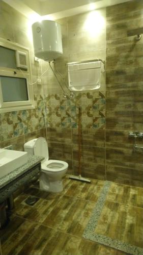 a bathroom with a toilet and a sink at Al-Andalos Studio in New cairo