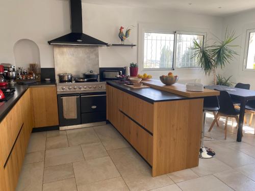 Photo de la galerie de l'établissement La Marjalou à Vence avec piscine & grand jardin, à Vence