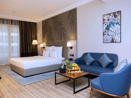 Postel nebo postele na pokoji v ubytování Mercure Riyadh Al Anoud