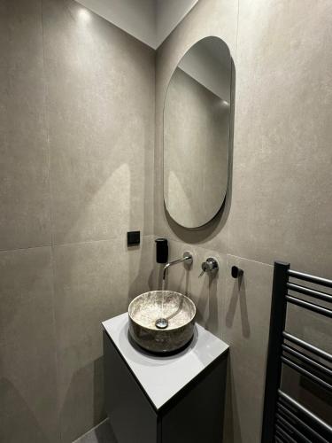 Downtown Modern Suite