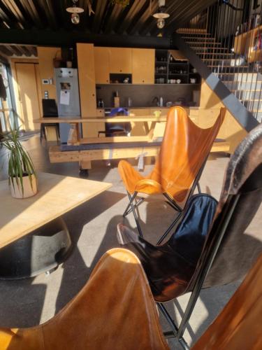 Ruang duduk di IRON LODGE Banský Studenec