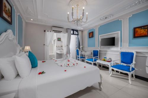 Televisyen dan/atau pusat hiburan di Hoi An Garden Palace and Spa - A Boutique Inspired by Nature