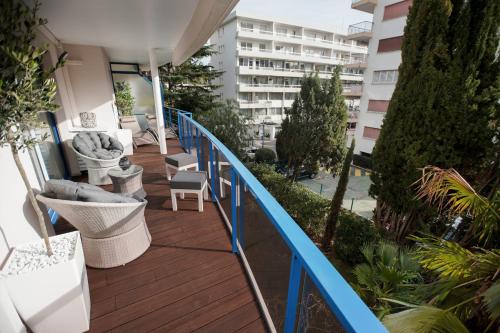 With balcony Near La Pointe De La Croisette