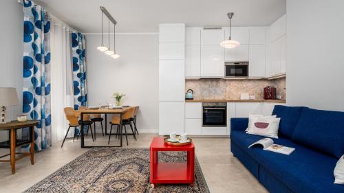 Aleja Rzeczypospolitej, Sun & Snow