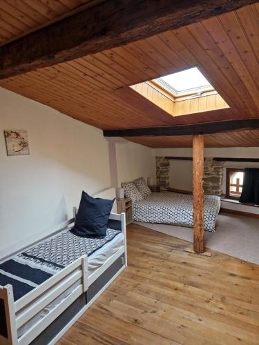 a room with two beds and a skylight at Spacious village house completely renovated in Pennautier