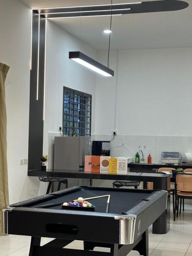 a ping pong table in a room with a ping pong table at Jalan Rambai 9 Family Suite 3 Bedroom in Pasir Gudang