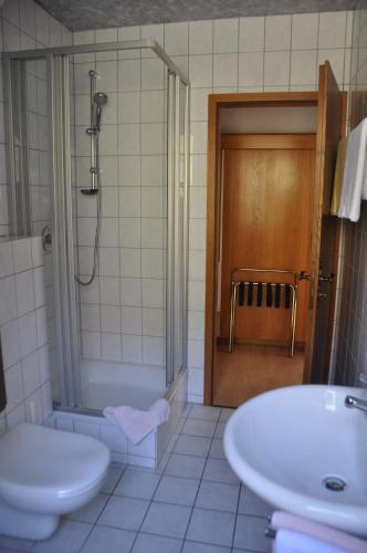 Ванна кімната в Gutsschänke Sennerhof