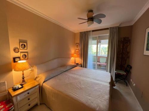Postel nebo postele na pokoji v ubytování Apartamento Puerto Estepona