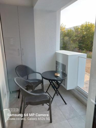 Balkonas arba terasa apgyvendinimo įstaigoje Eva Apartman