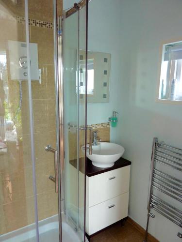 Ένα μπάνιο στο Derrin Guest House