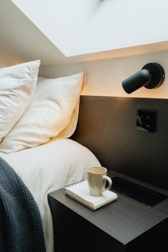 Postel nebo postele na pokoji v ubytování Raibu Antwerp by StayC