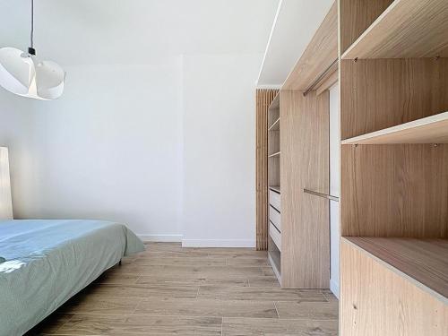 a bedroom with a bed and a walk in closet at Charmant 2P Juan-les-Pins in Antibes