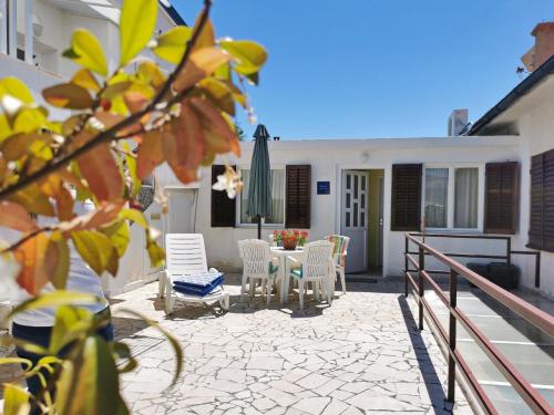 Apartment Devcic-40m vom Meer, haustierfreundlich