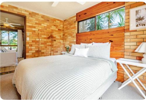 a bedroom with a large white bed in a room at 1980s Coastal Escape in Brunswick Heads in Brunswick Heads
