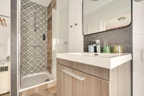 a bathroom with a sink and a shower at Hotel Zilt in Vlissingen