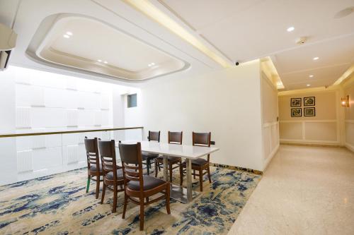 a conference room with a table and chairs at FabHotel Prime Siya Residency - Nr Karkardooma Metro Station in New Delhi