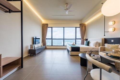 a hotel room with a view of the ocean at 13 Mossaz skypool 5mins to 1U and Ikea atEmpire City by Light House in Petaling Jaya