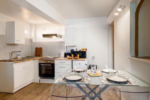 Η κουζίνα ή μικρή κουζίνα στο Le Cathare-Limoux-WIFI-Parking free-Oc-Keys