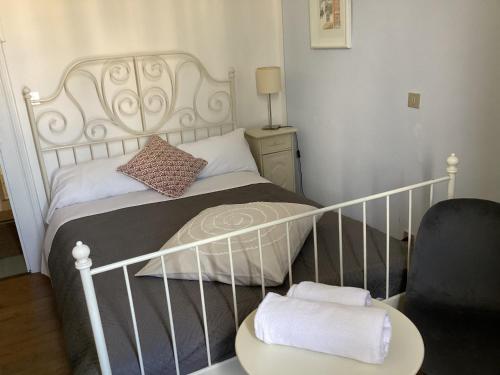 Ein Bett oder Betten in einem Zimmer der Unterkunft Albergo Gargnano
