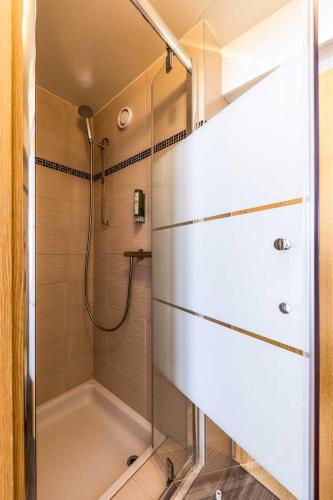 Bilik mandi di Residence - Cityzen - Geneve