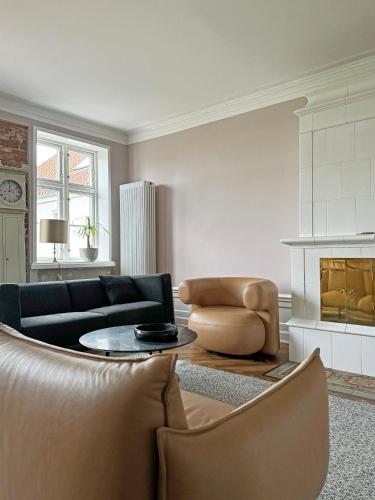 a living room with a couch and a table at Historisches Bauernhaus Fehmarn in Strukkamp auf Fehmarn