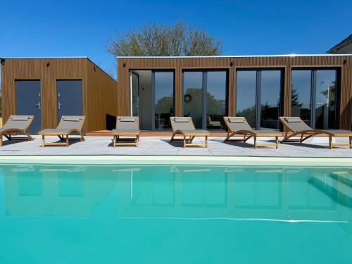 Πισίνα στο ή κοντά στο Liv Residence Lake Tisza