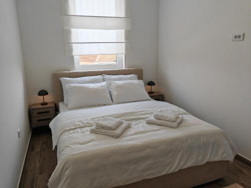 a bedroom with a bed with two towels on it at Zenith in Veliko Gradište