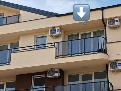 an image of an apartment building with an apple logo on the side at Zenith in Veliko Gradište
