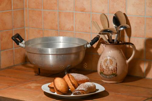 a plate of bread and a bowl and a plate of pastries at Agriturismo Il Poeta Contadino in Merine