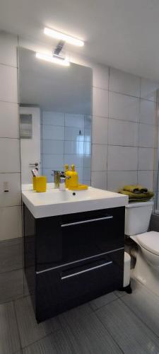 Spacious modern flat in Koukaki