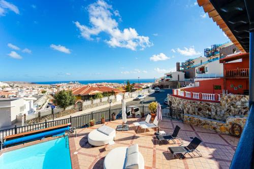 Μπαλκόνι ή βεράντα στο Magnificent 5-star very large luxury villa sea view jacuzzi and heated pool