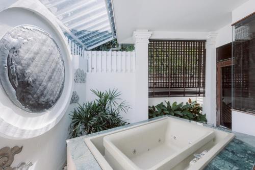 Ένα μπάνιο στο X Lunar Mansion Hotel - โรงแรม ลูน่า แมนชั่น เชียงใหม่