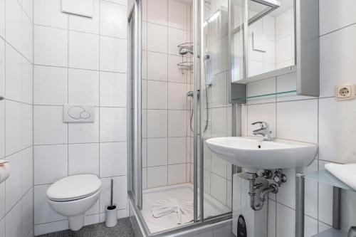 a bathroom with a shower and a toilet and a sink at Fewo am Hochufer - erste Reihe in Ostseebad Sellin