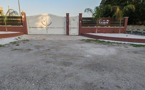 a gate with two doors and a fence at Cà del Re Holiday in Partinico
