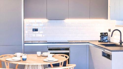 a kitchen with a table and chairs and a sink at Eleonas Limeni in Limeni